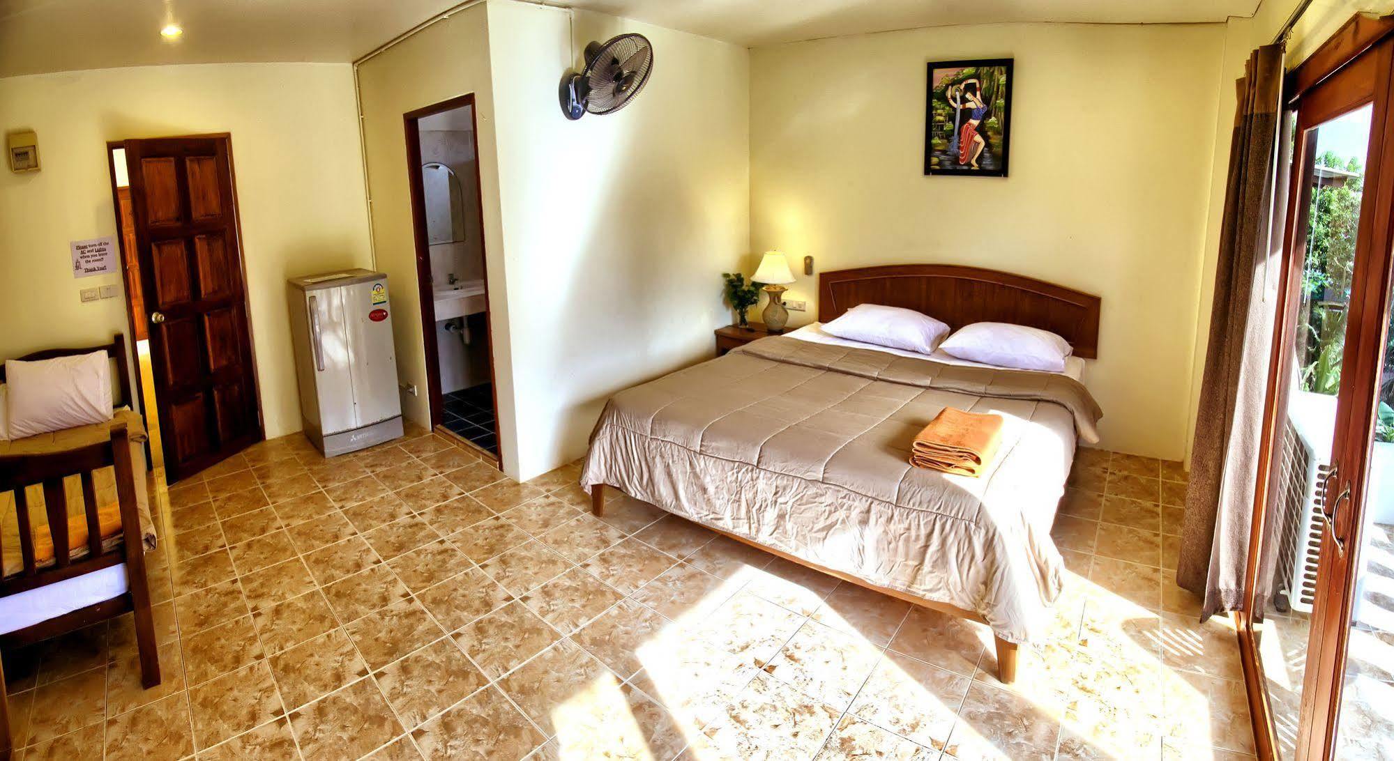 Hugs Guesthouse Koh Lanta Bagian luar foto