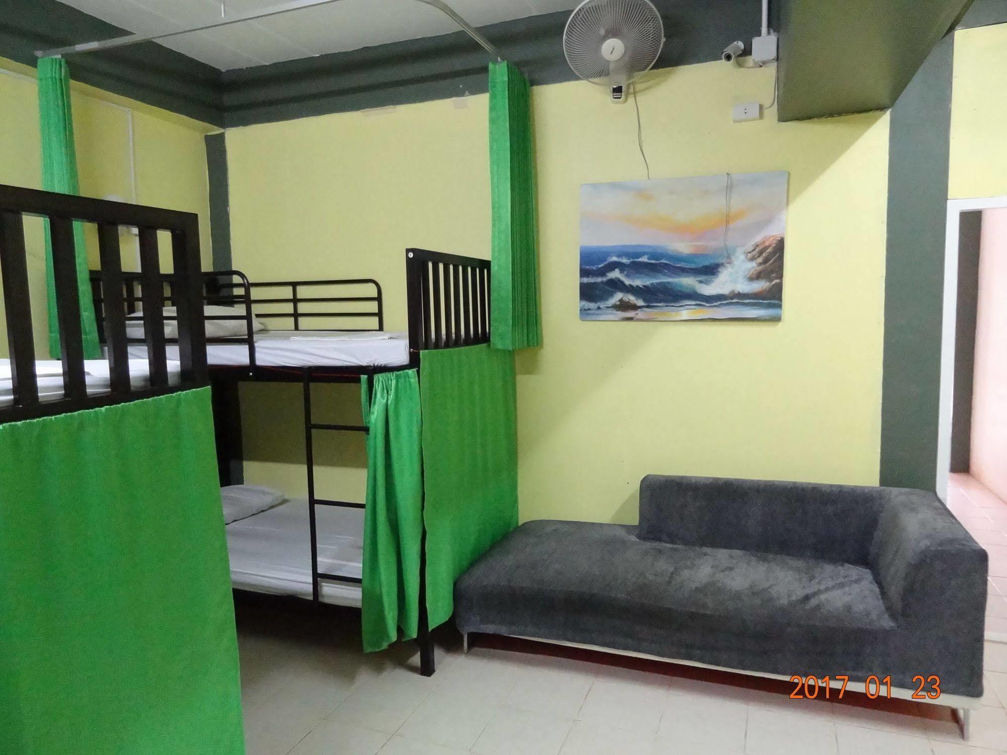 Hugs Guesthouse Koh Lanta Bagian luar foto